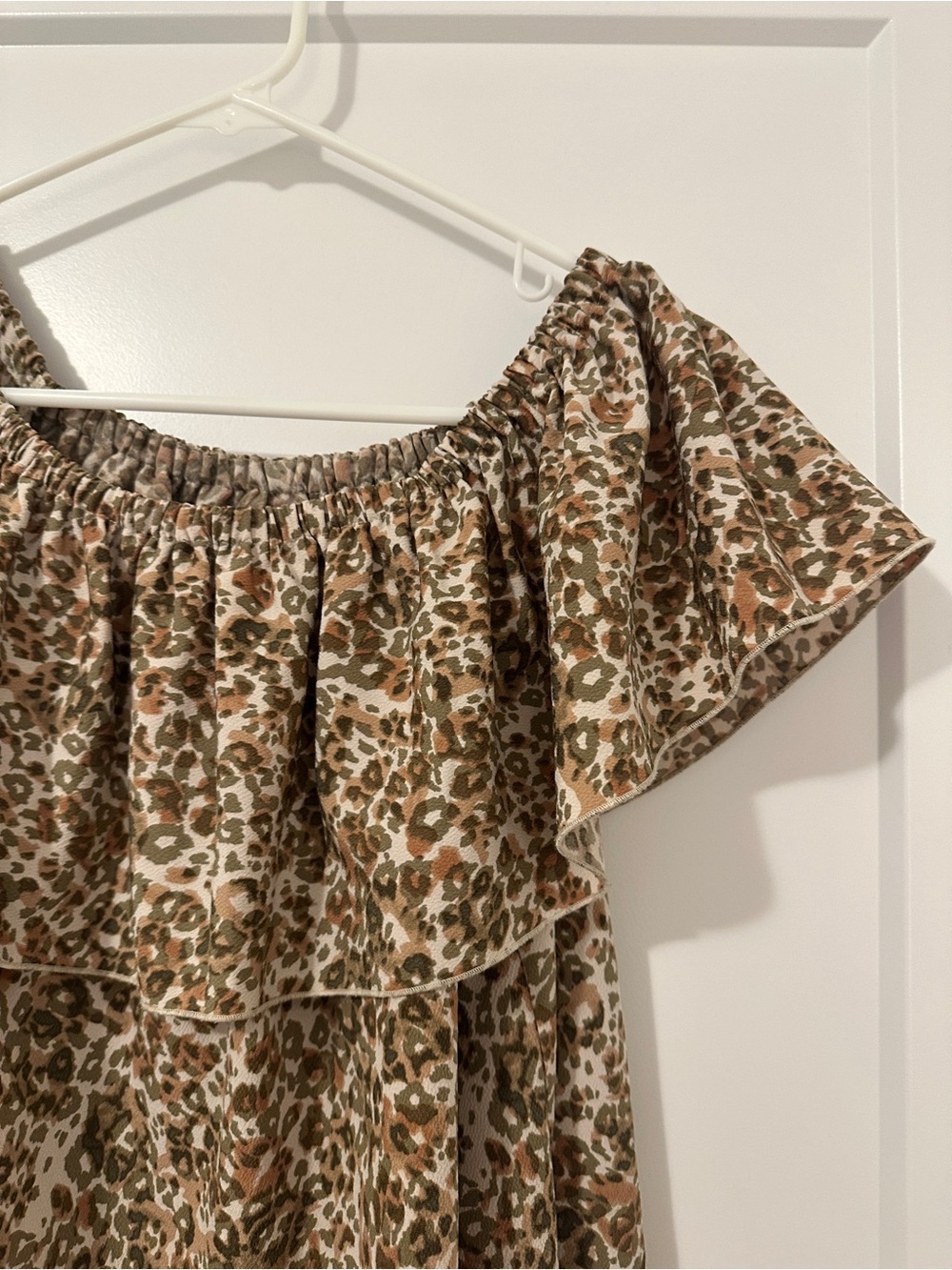 Aritzia Wilfred Leopard Print Promener Off The Shoulder Blouse Size Medium - Picture 6 of 11